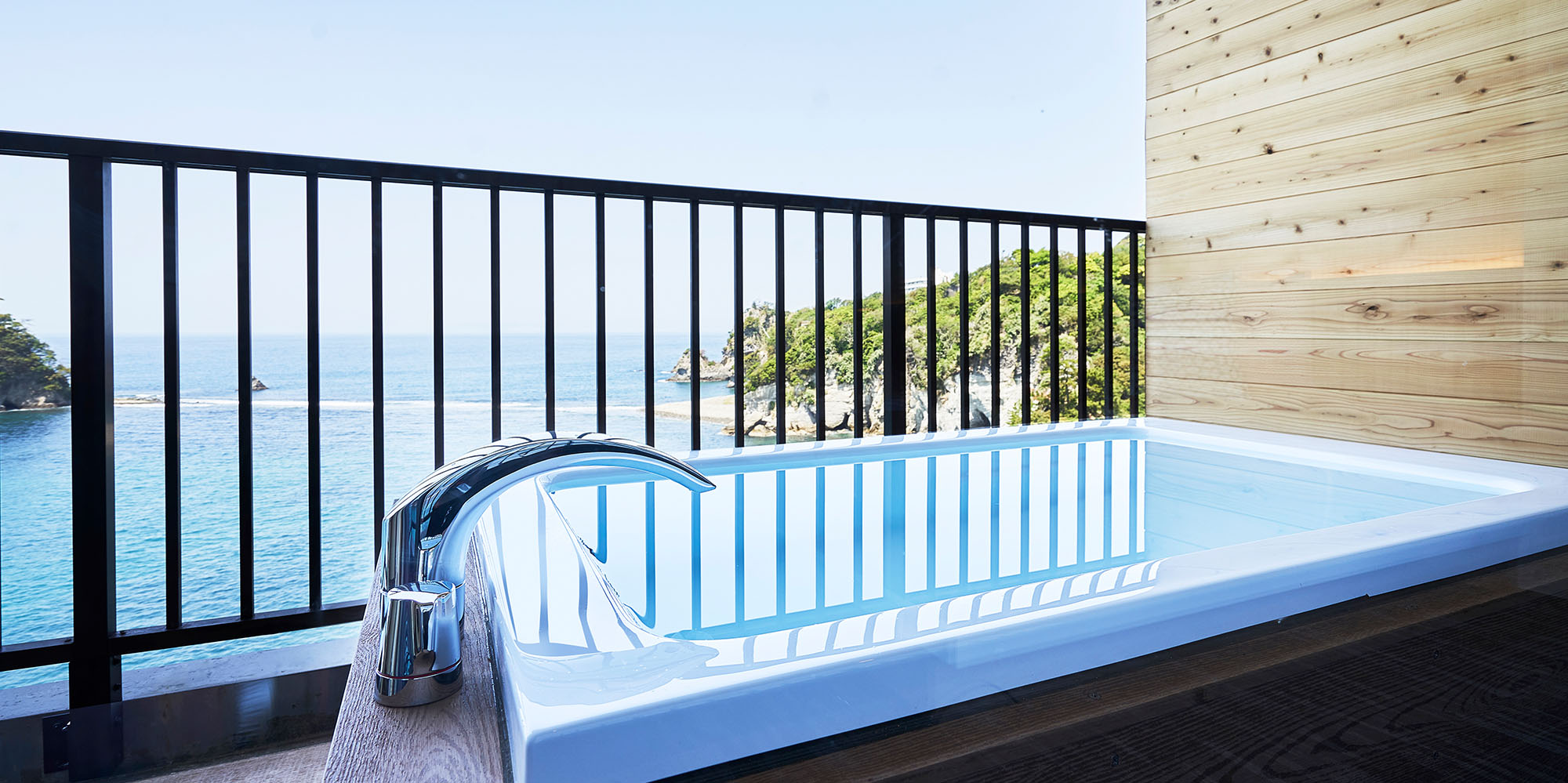 Deluxe Ocean View Twin (with open-air micro bubble bath)